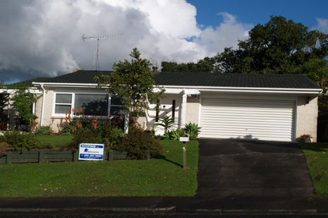 Photo of property in 1 Tanglewood Place, Cockle Bay, Auckland, 2014