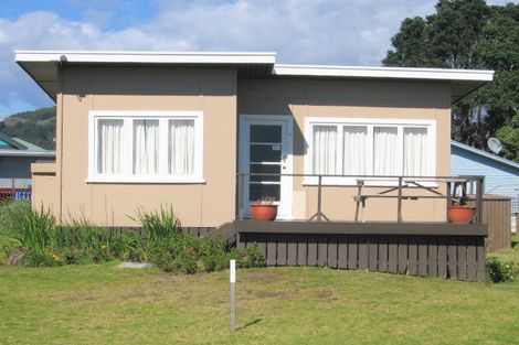 Photo of property in 213 Seaview Road, Whangamata, 3620