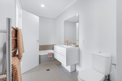 Photo of property in 1/1 Hibiscus Avenue, Hamilton Lake, Hamilton, 3204