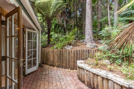 Photo of property in 31 Napuka Road, Henderson Valley, Auckland, 0612
