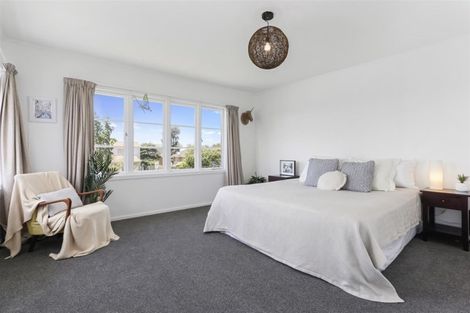 Photo of property in 53 Beach Road, Te Atatu Peninsula, Auckland, 0610