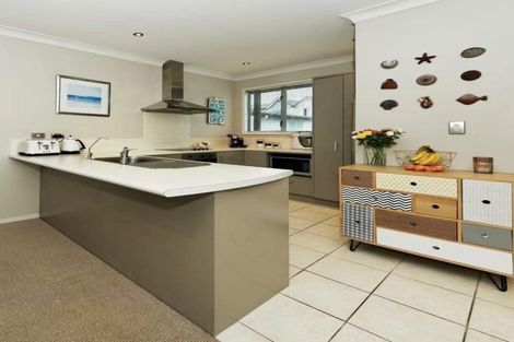 Photo of property in 9l Clearwater Cove, West Harbour, Auckland, 0618