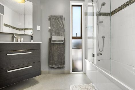 Photo of property in 412 Taupaki Road, Kumeu, 0892