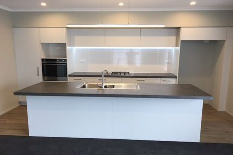 Photo of property in 35 Syd Grant Crescent, Orewa, 0931