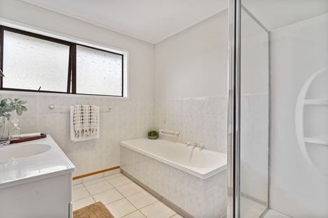 Photo of property in 11 Aries Place, Shelly Park, Auckland, 2014