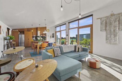 Photo of property in 62 Anglers Avenue, Warea, New Plymouth, 4381