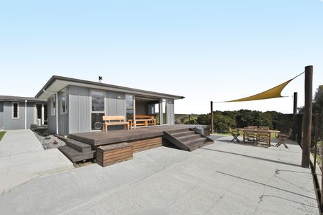 Photo of property in 301 Ranganui Road, Kaiwaka, 0573
