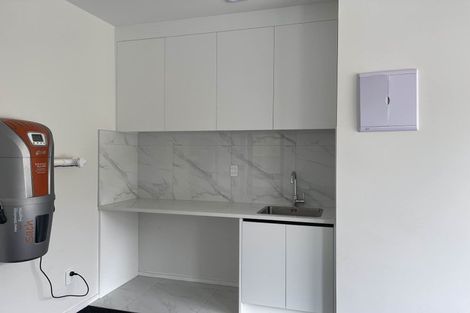 Photo of property in 49a Prince Regent Drive, Half Moon Bay, Auckland, 2012