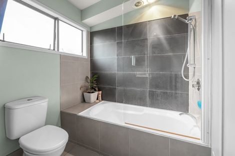 Photo of property in 40 Gledstane Road, Stanmore Bay, Whangaparaoa, 0932