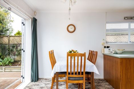 Photo of property in 68 Riversdale Drive, Merrilands, New Plymouth, 4312