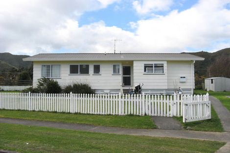 Photo of property in 350 Wellington Road, Wainuiomata, Lower Hutt, 5014
