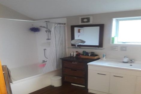 Photo of property in 196 Dowse Drive, Maungaraki, Lower Hutt, 5010