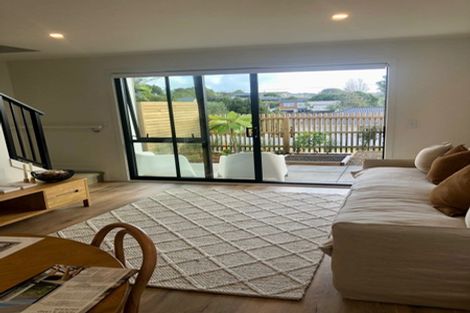 Photo of property in 4/35 Garadice Road, Rothesay Bay, Auckland, 0630