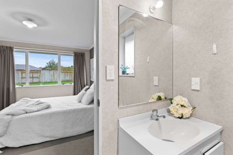 Photo of property in 5 Boston Parade, Kelvin Grove, Palmerston North, 4414