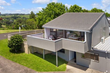 Photo of property in 1/180 Sandspit Road, Shelly Park, Auckland, 2014