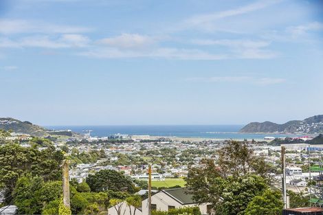 Photo of property in 156 Nevay Road, Karaka Bays, Wellington, 6022