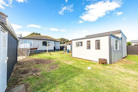 Photo of property in 53 Thatcher Street, Castlecliff, Whanganui, 4501
