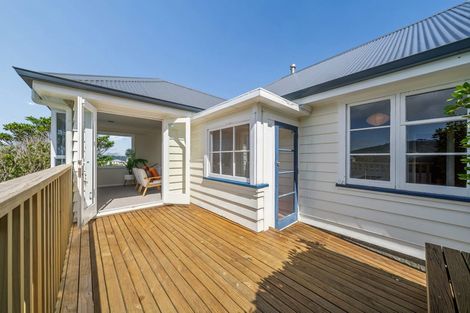 Photo of property in 3 Mertoun Terrace, Highbury, Wellington, 6012