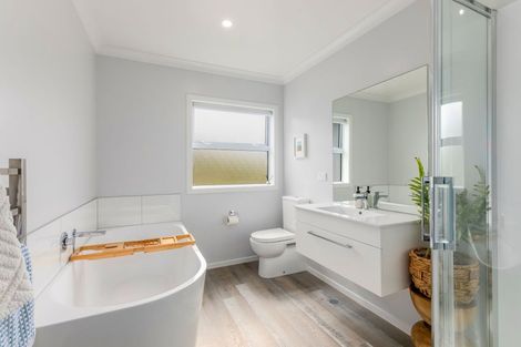 Photo of property in 53 Karearea Avenue, Kenepuru, Porirua, 5022
