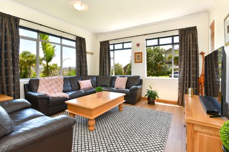 Photo of property in 10 Seamount Drive, Red Beach, 0932