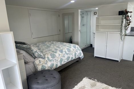 Photo of property in 1/1 Deuxberry Avenue, Northcote, Auckland, 0627