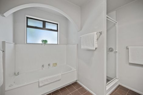 Photo of property in 28 Warwick Crescent, Taradale, Napier, 4112