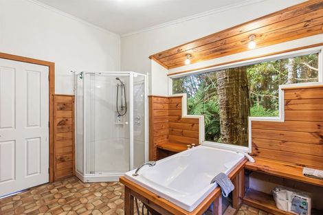 Photo of property in 130 Opanuku Road, Henderson Valley, Auckland, 0612