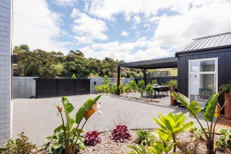 Photo of property in 6 Solitude Crescent, Kelvin Grove, 4414