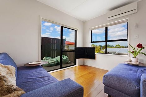 Photo of property in 124 Archibald Road, Kelston, Auckland, 0602