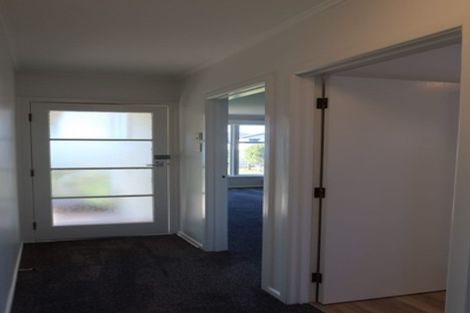 Photo of property in 7 Neil Avenue, Te Atatu Peninsula, Auckland, 0610