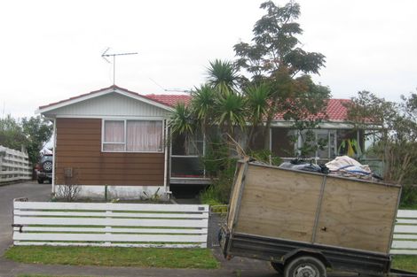 Photo of property in 13 Leatham Crescent, Opaheke, Papakura, 2113