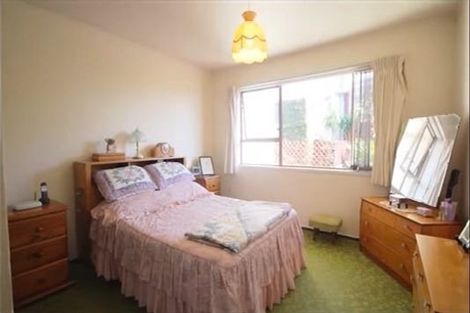 Photo of property in 1/4 Lydford Place, Glendene, Auckland, 0602