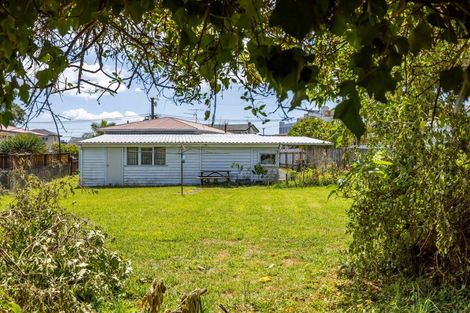 Photo of property in 2 Lansdown Avenue, Papatoetoe, Auckland, 2025