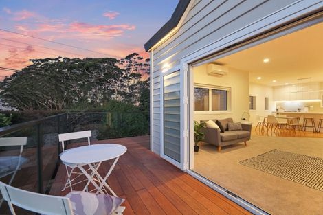 Photo of property in 352 East Coast Road, Sunnynook, Auckland, 0630