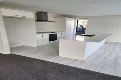 Photo of property in 5 Tractor Way, Papamoa, 3118