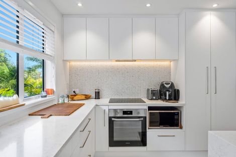 Photo of property in 32a Sandown Road, Rothesay Bay, Auckland, 0630