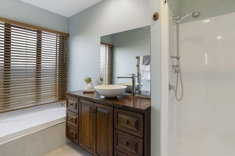 Photo of property in 10a Hope Farm Avenue, Pakuranga Heights, Auckland, 2010