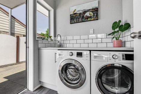 Photo of property in 102 Oakfield Crescent, Pukete, Hamilton, 3200