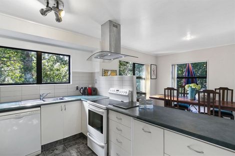 Photo of property in 18 Valecrest Place, Bayview, Auckland, 0629