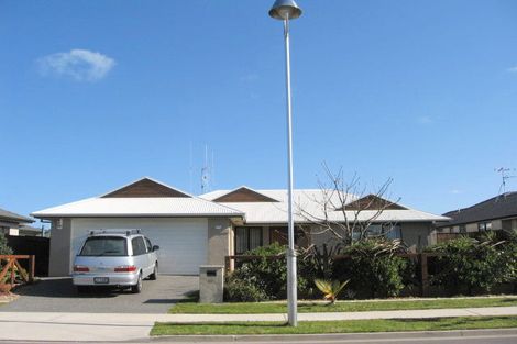 Photo of property in 42 Oreti Crescent, Papamoa Beach, Papamoa, 3118