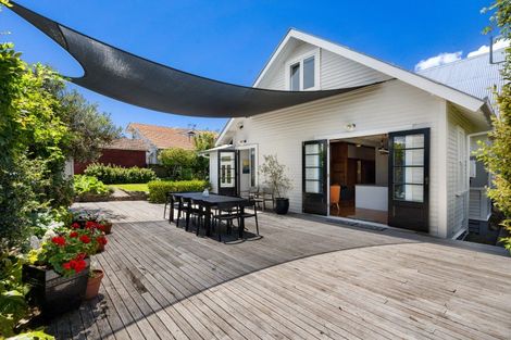 Photo of property in 28 Fitzroy Road, Bluff Hill, Napier, 4110