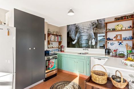 Photo of property in 16 Frances Street, Waikanae Beach, Waikanae, 5036