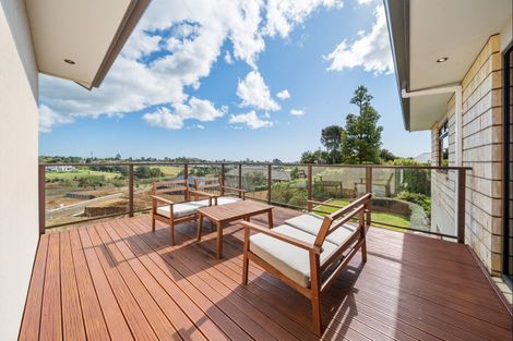 Photo of property in 5b Tupuhi Place, Highlands Park, New Plymouth, 4312
