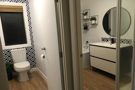 Photo of property in 463 Waitakere Road, Taupaki, Henderson, 0782