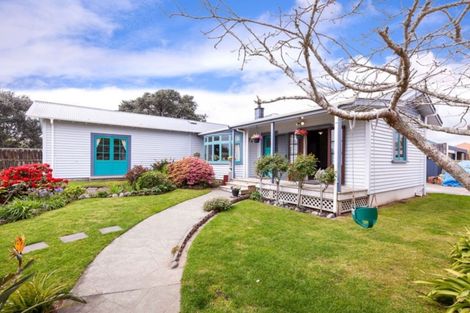 Photo of property in 39 Waiwaka Terrace, Strandon, New Plymouth, 4312