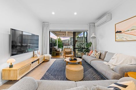 Photo of property in 3 Frances Bryers Road, Hobsonville, Auckland, 0616