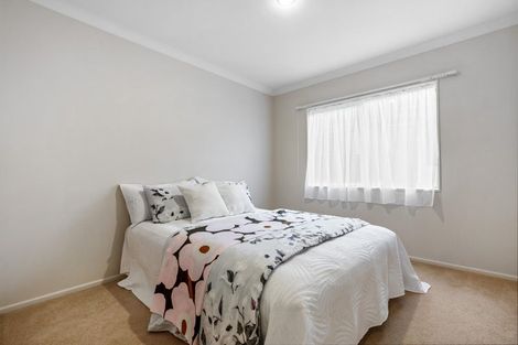 Photo of property in 18 Tollana Road, Te Atatu Peninsula, Auckland, 0610