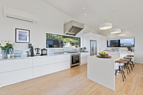 Photo of property in 246 Hillcrest Road, Wainui, 0931