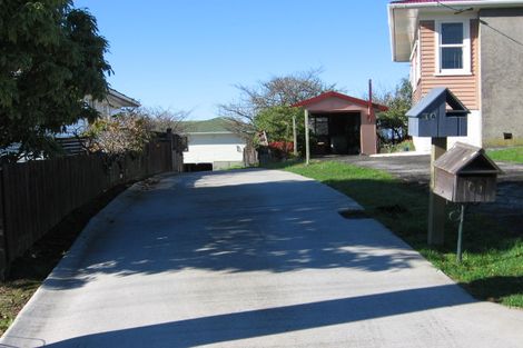 Photo of property in 61 Tiroroa Avenue, Te Atatu South, Auckland, 0610