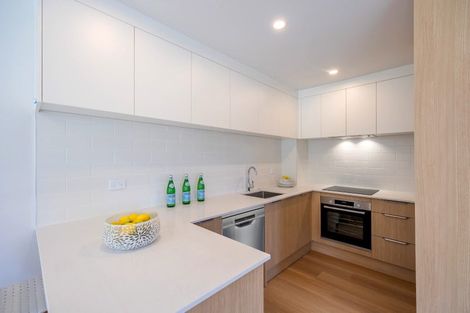 Photo of property in 5/11 Rengarenga Rise, Fairview Heights, Auckland, 0632